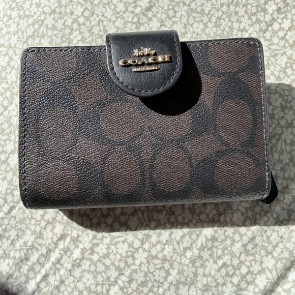 Coach Signature Brown and Black Wallet - Picture 4 of 4